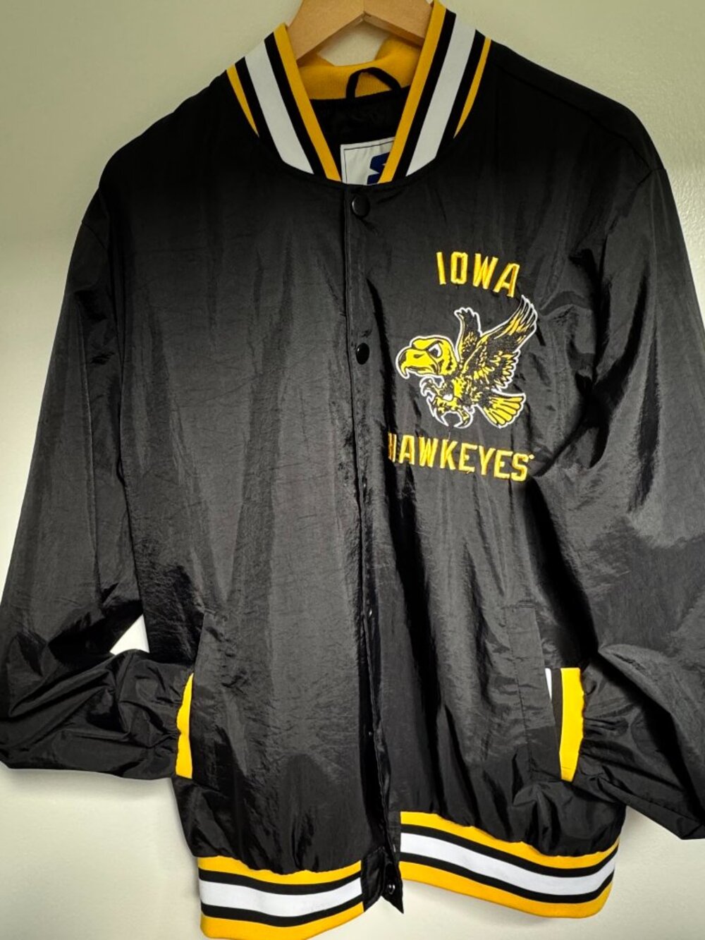 Vintage Starter Iowa Hawkeyes NCAA Snap Jacket Men’s Large Black Gold Y2K